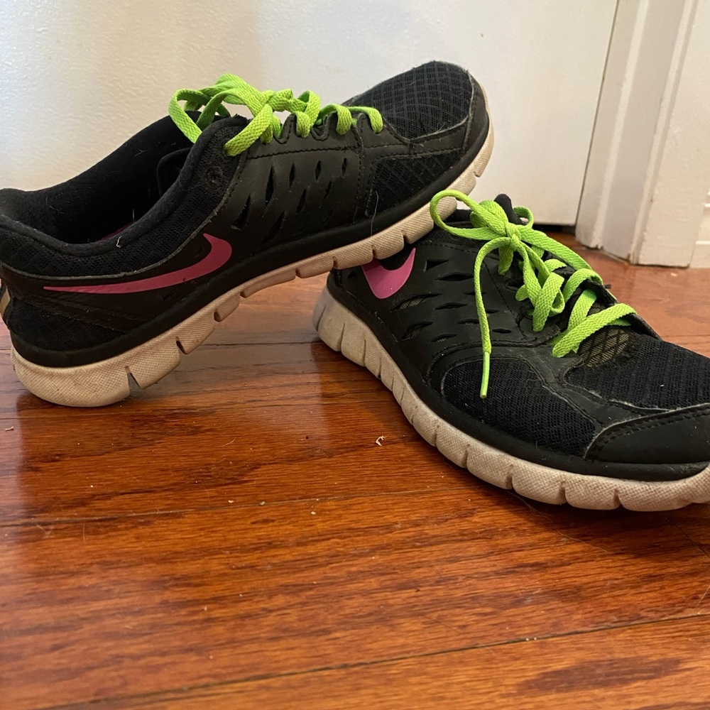 Women’s Nike Sneakers Size 7